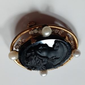 Cameo Black Glass Vintage Mourning Jewelry Brooch Pin Faux Pearls Gold Tone EUC